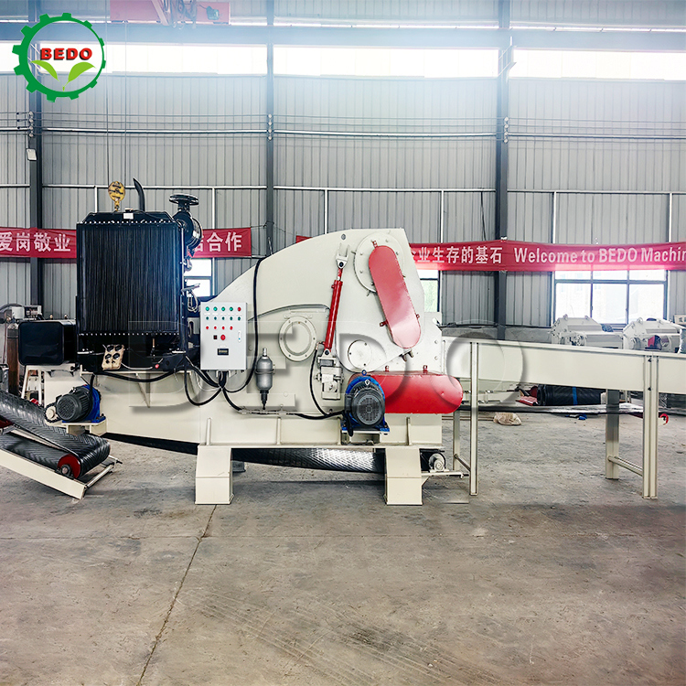Moteur hydraulique à 235 chevaux, convoyeur d'alimentation à tambour, machine à déchiqueter le bois, transformation industrielle certifiée CE