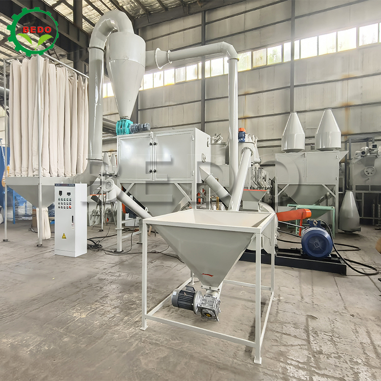 Machine à poudre de bois pour sciure de bois - Taille finale de la poudre : 50-200 mesh - Température normale - Abordable