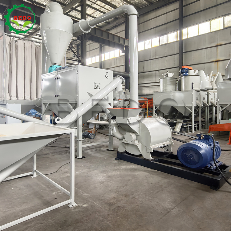 Machine à poudre de bois, tension 380V, température normale et maillage personnalisé selon les exigences du client