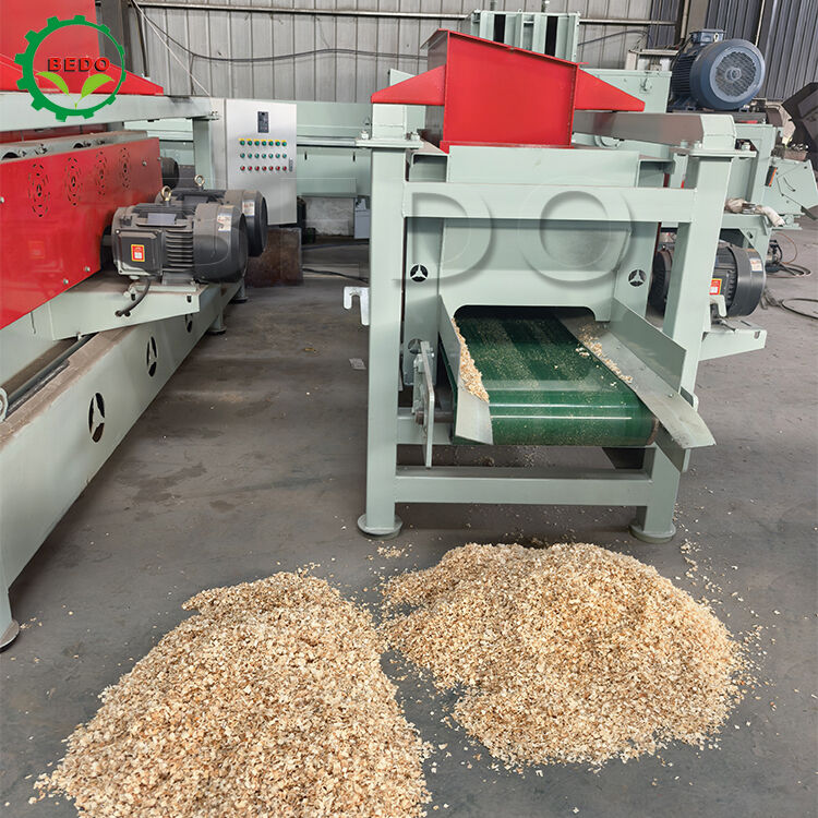 Machine à éplucher le bois 200 pièces Lames 4kw convoyeur 500x1000mm Taille d'alimentation Equipement de traitement