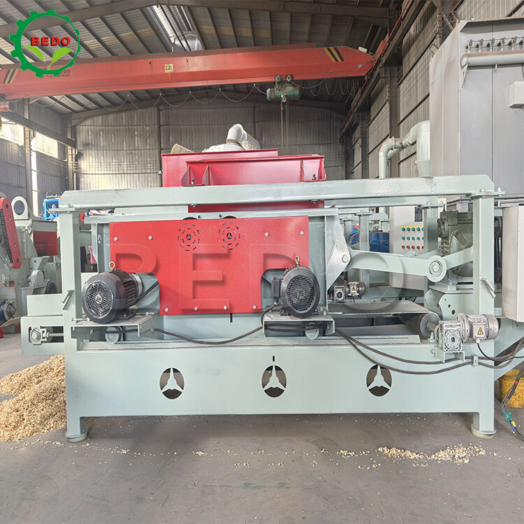1 à 10 mm machine à éplucher du bois réglable 7.5 kW arbre principal 800 kg/h capacité unité de production