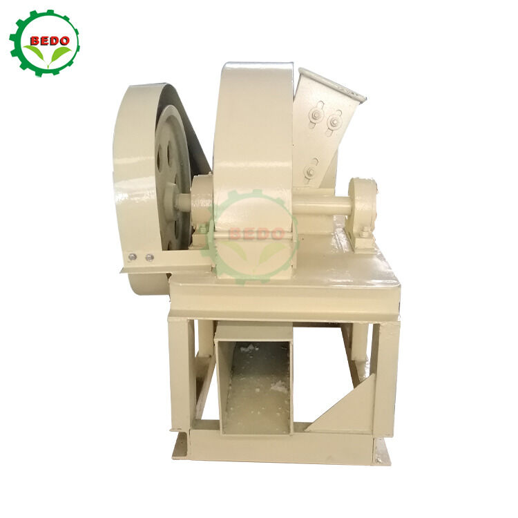 7.5kw 2 arbre principal puissance machine à copeaux de bois mode de fonctionnement automatique puissance du convoyeur 0.37kw adapté au traitement du bois