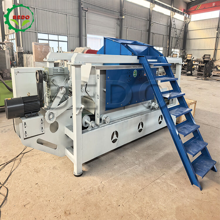 installation de transformation du bois efficace de capacité du rouleau 400kg/h de la machine 125mm de copeaux en bois 7.5kw