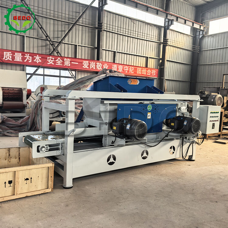 Machine à déchiqueter du bois à rouleaux de 125 mm 4 kW Puissance de fonctionnement Taille de sortie personnalisée Equipement de traitement multi-bois