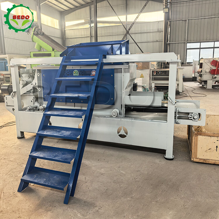 Machine à copeaux de bois avec rouleau de 125 mm de diamètre, capacité de 400-500 Kg/heure et fonctionnement automatique