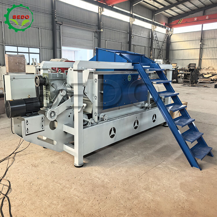 Machine à éplucher du bois à double arbre principal 7,5 kW 400 kg/h Capacité Équipement en acier au carbone