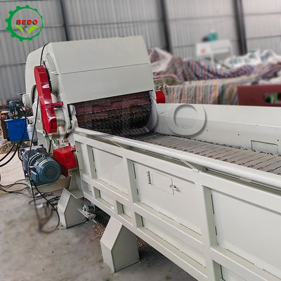 Moteur électrique Machine de concassage de bois 1000 mm Largeur de l'alimentateur Fin des copeaux de bois Taille 25-35 mm pour le bois