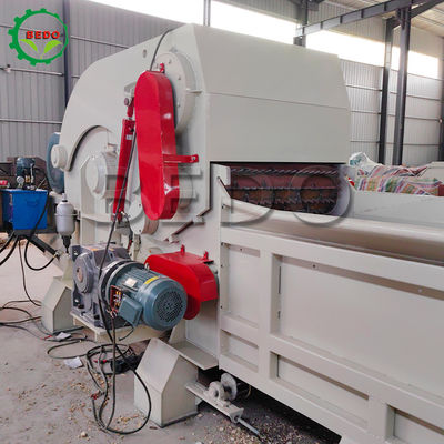 Puissante machine de concassage de bois à moteur diesel avec 3 couteaux volants et 3 kW 4 kW de puissance du moteur de décharge
