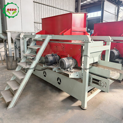 200 pièces Lames en acier allié Machine à copeaux de bois 7,5 kW Système de traitement automatique à double alimentation