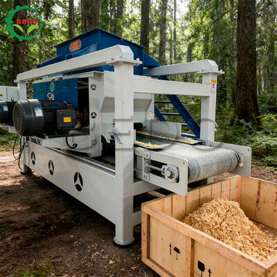 Machine à copeaux de bois avec rouleau de 125 mm, corps principal en acier au carbone et puissance de 7,5 kW sur 2 arbres principaux, idéale pour le rabotage du bois
